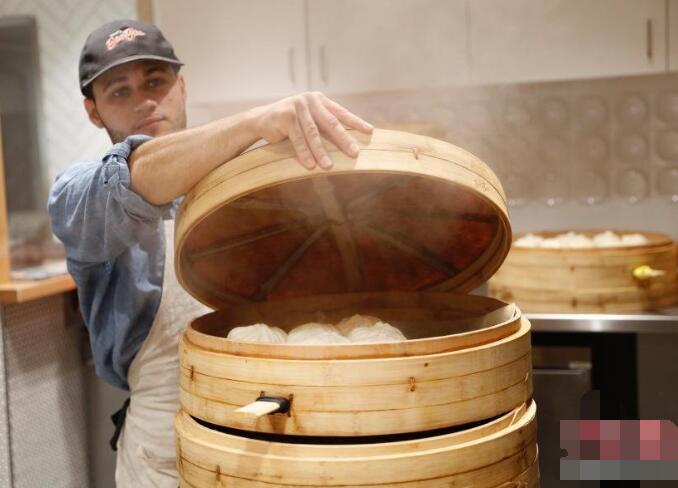 不起眼的中国美食在国外都是天价！包子20元一个居然都卖疯了！