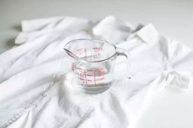 小妙招衣服染上笔墨怎么洗,用什么方法能把衣服上染的色洗掉
