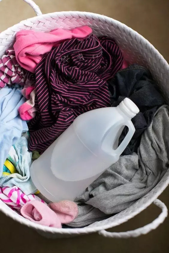 小妙招衣服染上笔墨怎么洗,用什么方法能把衣服上染的色洗掉
