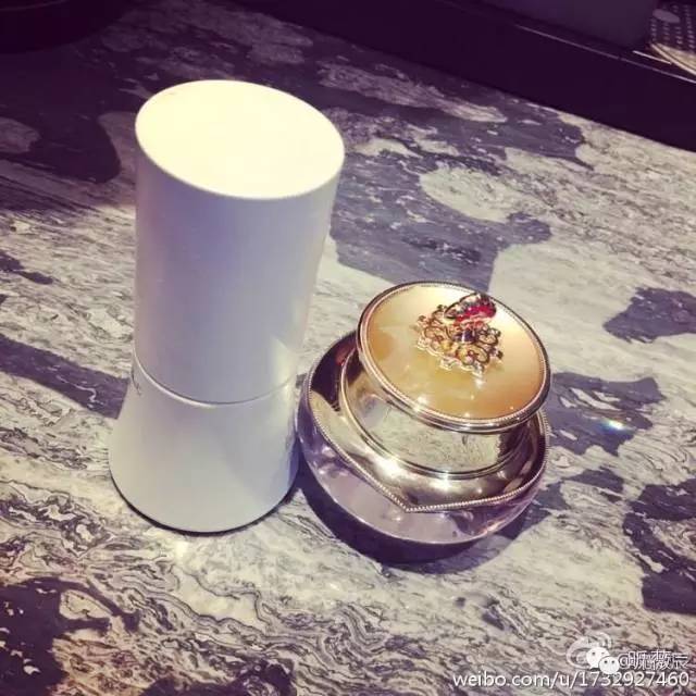「倒包行动」快来跟橙妹围观女明星包包里的秘密~