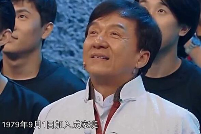 一龙致敬成龙，赞大哥最能打，不用替身险丧命，KO播求可成一哥