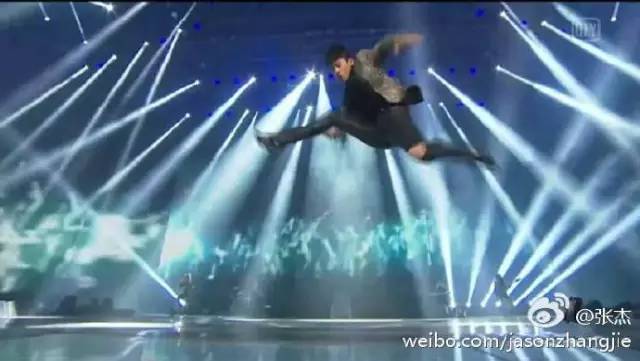 王凯张杰同框,王凯和李健唱歌