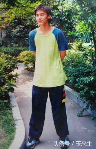 李易峰当年在学校是校草的照片,李易峰年轻时候照片