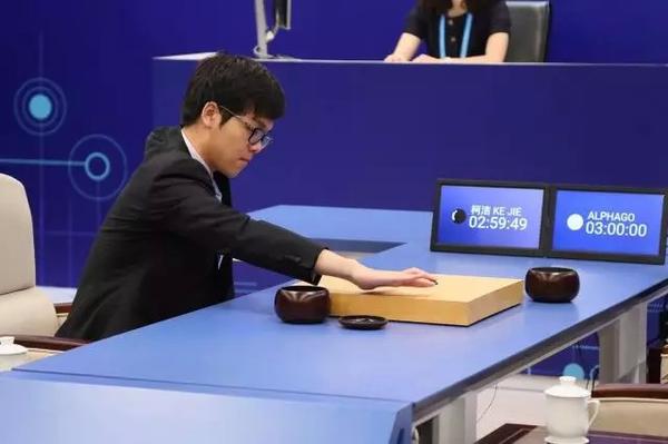 人机大战首局柯洁苦战落败,柯洁三盘人机大战