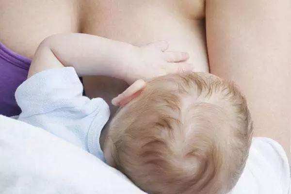 奶粉喂养省心还是母乳喂养累,奶粉喂养选奶粉好难