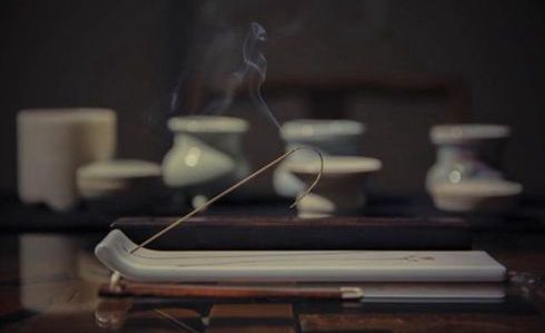 岁月留下伤痕累累,岁月留下吻痕图片