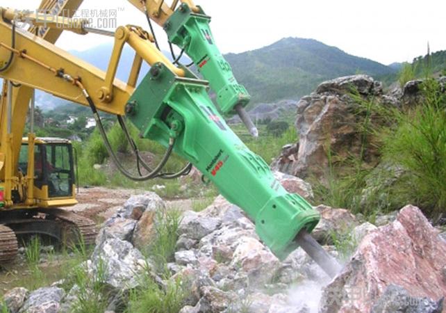 发掘机都有破碎锤吗,发掘机上破碎锤是什么
