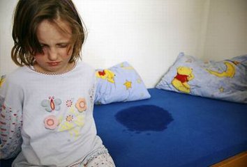这3个时候不能让孩子多喝水,孩子频繁喝水可能暗示着什么问题