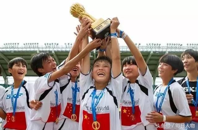 踢球吧姑娘赤峰,踢球吧女孩完整版
