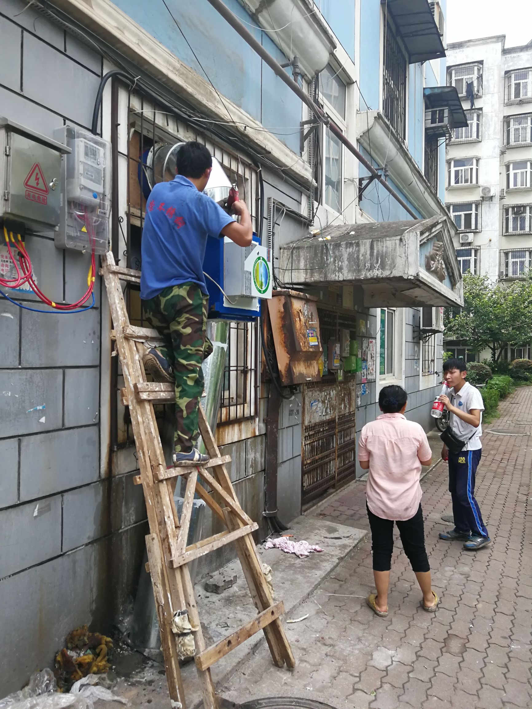 被楼下油烟味困扰,被楼下饭店熏得忍无可忍
