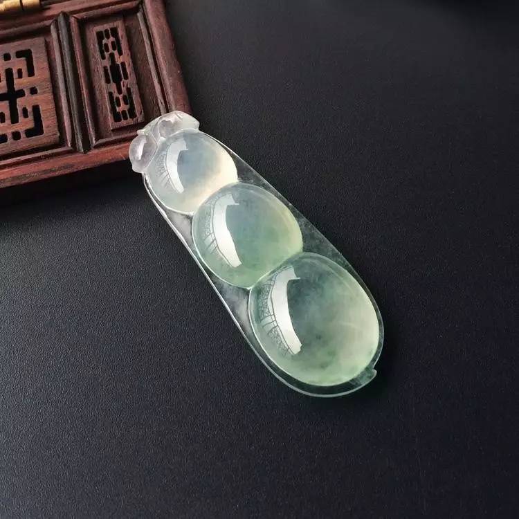 蓝宝石适合哪个星座,各种星座适合佩戴什么