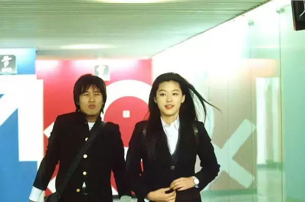 开学第一天怎么穿校服更好,开学了熊孩子开心了