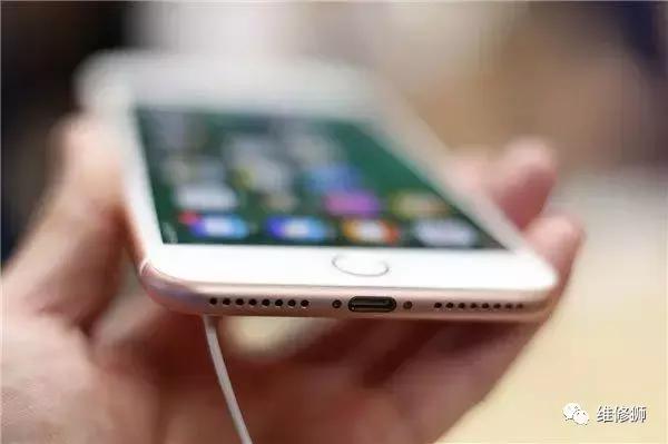 iphone6s进水了无法开机,iphone6splus黑屏开不了机