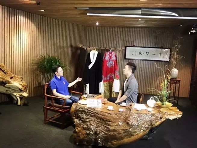 假如我有十二间房，我就天天去翻牌……