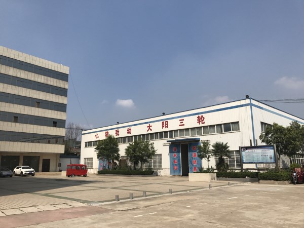 电动三轮车比电动四轮贵的原因,电动三轮和两轮哪个便宜