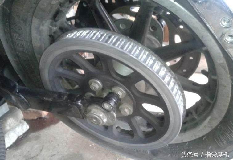 哈雷至尊滑翔摩托车大卸八块，只为换根皮带！