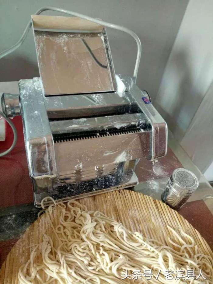 面条机动手起来很危险吗,面条机做出来不圆滑