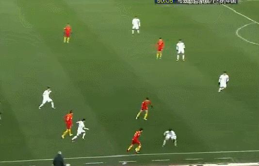 国足最惊人的一次进球,国足上演63秒窒息动手16次回传gif