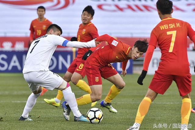 国足最惊人的一次进球,国足上演63秒窒息动手16次回传gif