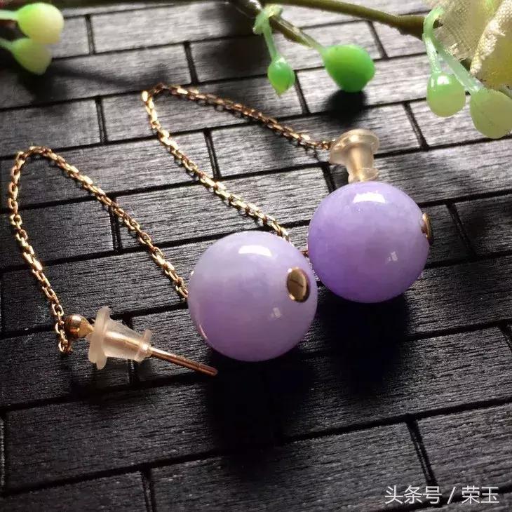 翡翠与玉有什么区分呢哪个更好点,翡翠中的青花玉是什么玉