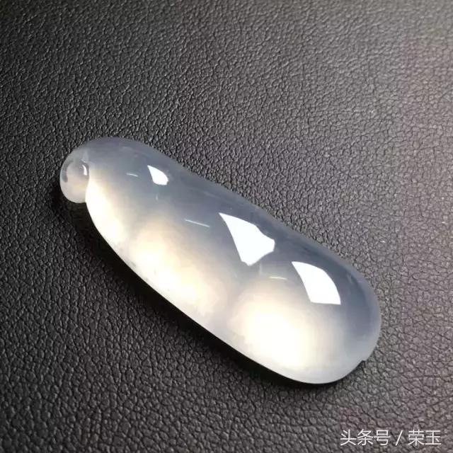 翡翠与玉有什么区分呢哪个更好点,翡翠中的青花玉是什么玉