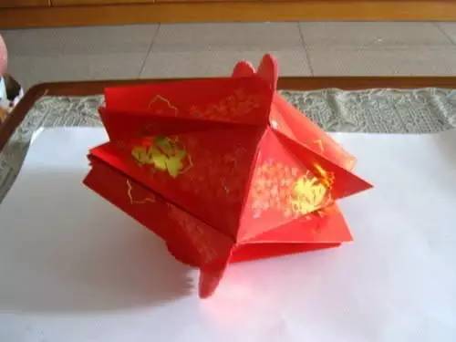 怎么用纸做元宵形状的小灯笼,简单用卡纸做一个元宵节小灯笼