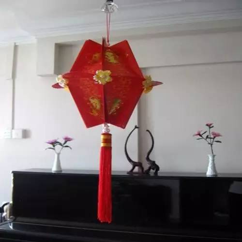 怎么用纸做元宵形状的小灯笼,简单用卡纸做一个元宵节小灯笼