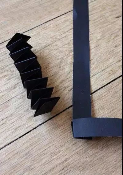 怎么用纸做元宵形状的小灯笼,简单用卡纸做一个元宵节小灯笼