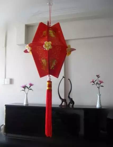 怎么用纸做元宵形状的小灯笼,简单用卡纸做一个元宵节小灯笼