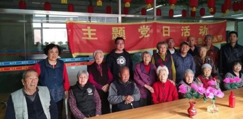 “双眼皮的小鸟？好的，这样画”长春市中医院东部支部书记张国和陈立春三赴康复中心陪“老小孩”开心