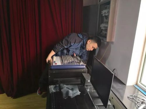 “双眼皮的小鸟？好的，这样画”长春市中医院东部支部书记张国和陈立春三赴康复中心陪“老小孩”开心