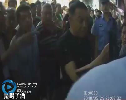 重庆民警执法视频,重庆办案民警因长相火出圈
