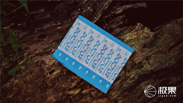 这盒子还没手掌大，里面的工具却比工具箱还全，野外保命全靠它