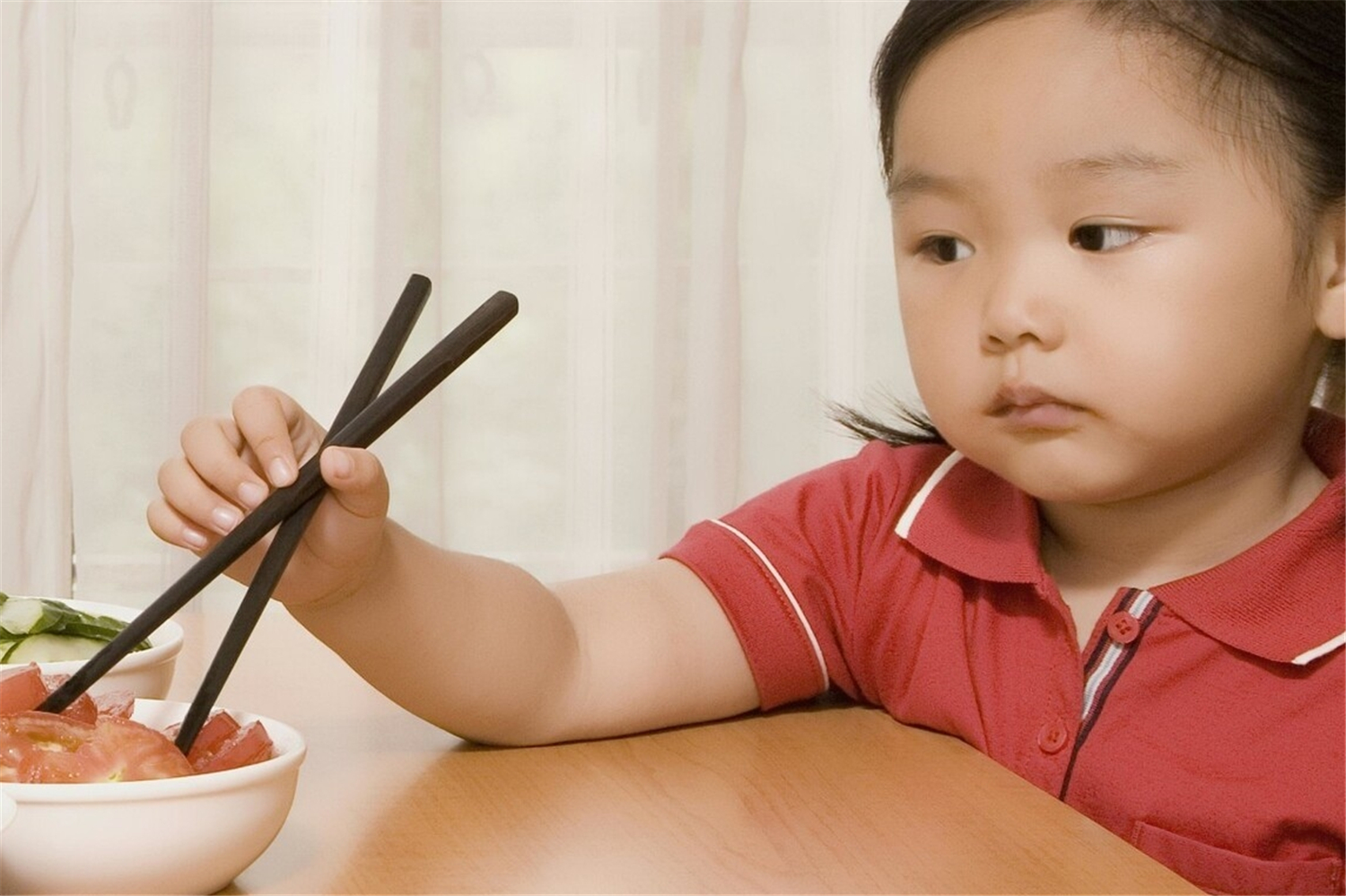 孩子不会用筷子,四岁孩子不会用筷子应该怎么教