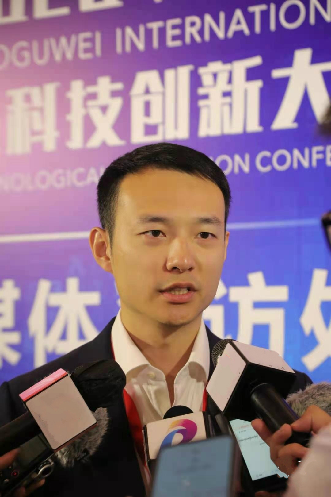 霍启文谈香港房价,霍启刚霍启文的关系好吗