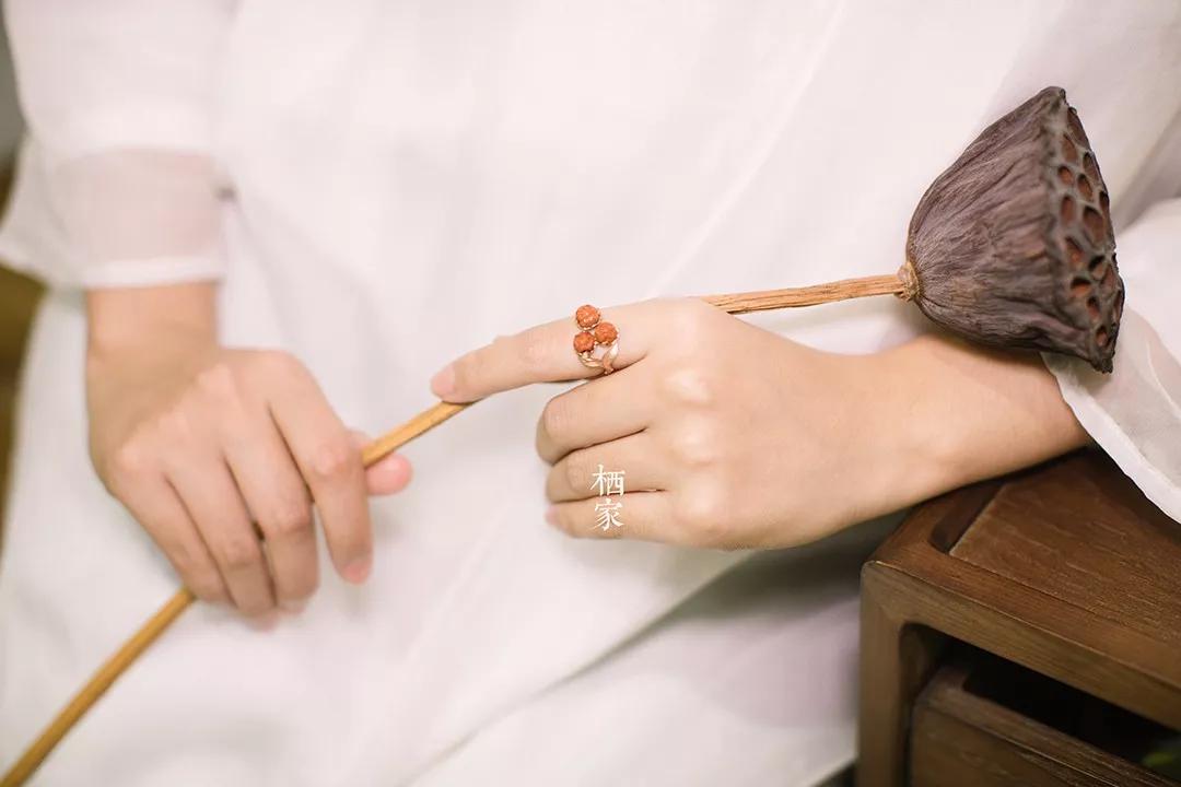 黄金转运珠戒指是怎么戴才好运,女生招财好运的纯银麦穗戒指