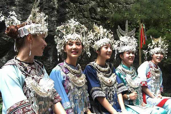 云南民族服饰批发市场昆明,云南民族服装批发一手货源