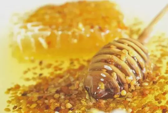 土蜂蜜加白萝卜有什么功效,萝卜煮蜂蜜的功效与作用是什么