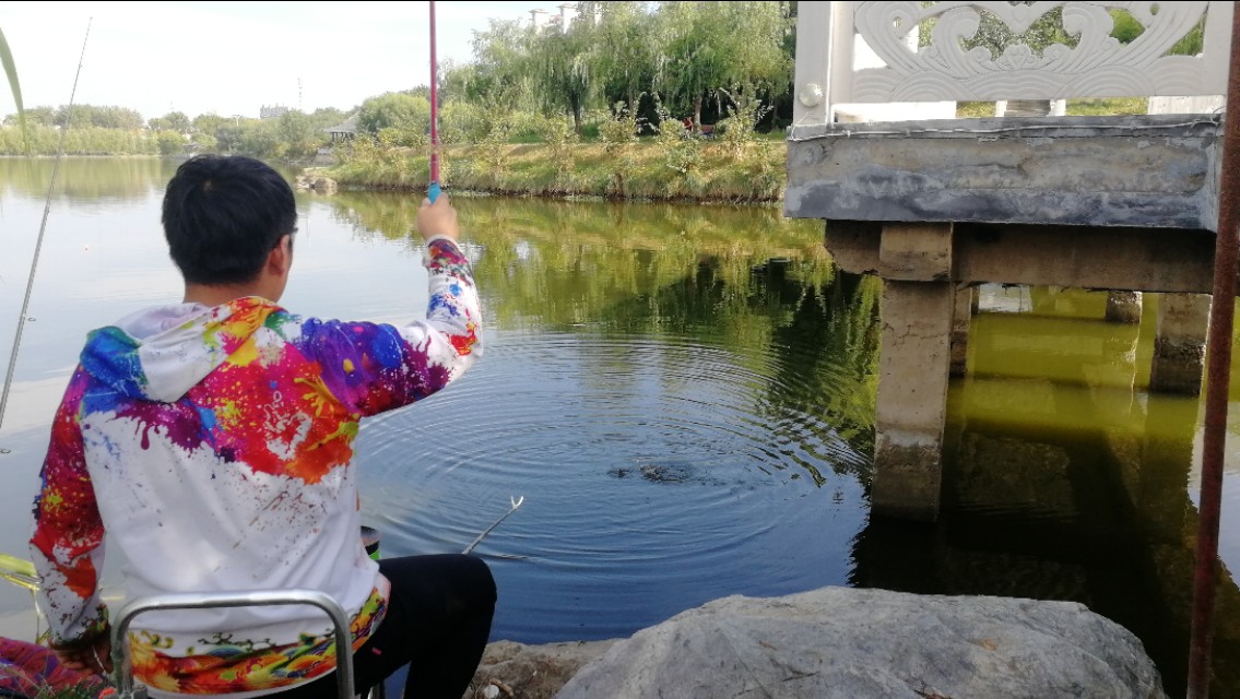 防止浮漂走水最好的方法,粗浮漂抗走水还是细浮漂抗走水