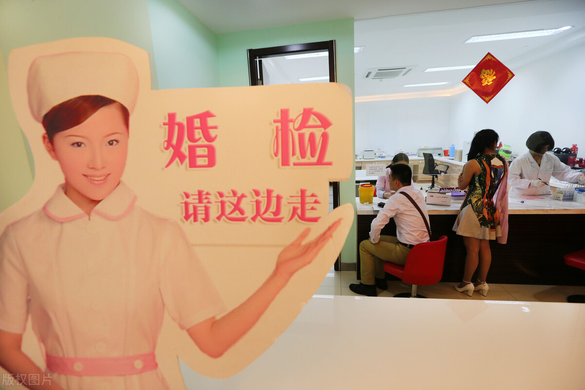 男方婚前隐瞒艾滋病女方怎么办,婚检女的查出艾滋病男方起诉
