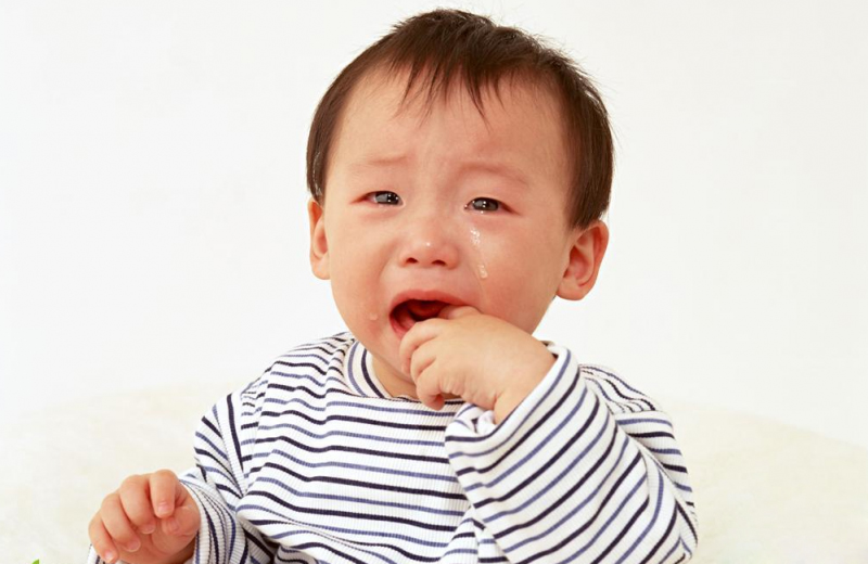 刚出生的婴儿不用喂奶么,为什么母乳喂养的宝宝不需求喝水
