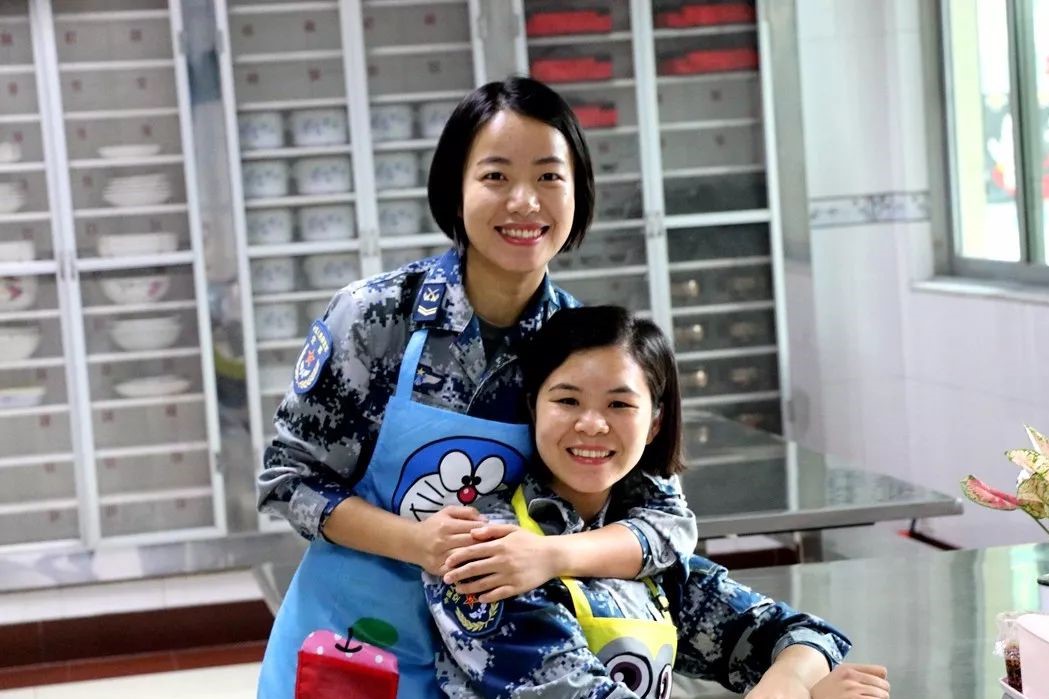 炊事班女战士,女炊事班长视频