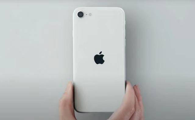 同事用大额头iPhone7，虽被办公室人取笑，但心态却真好