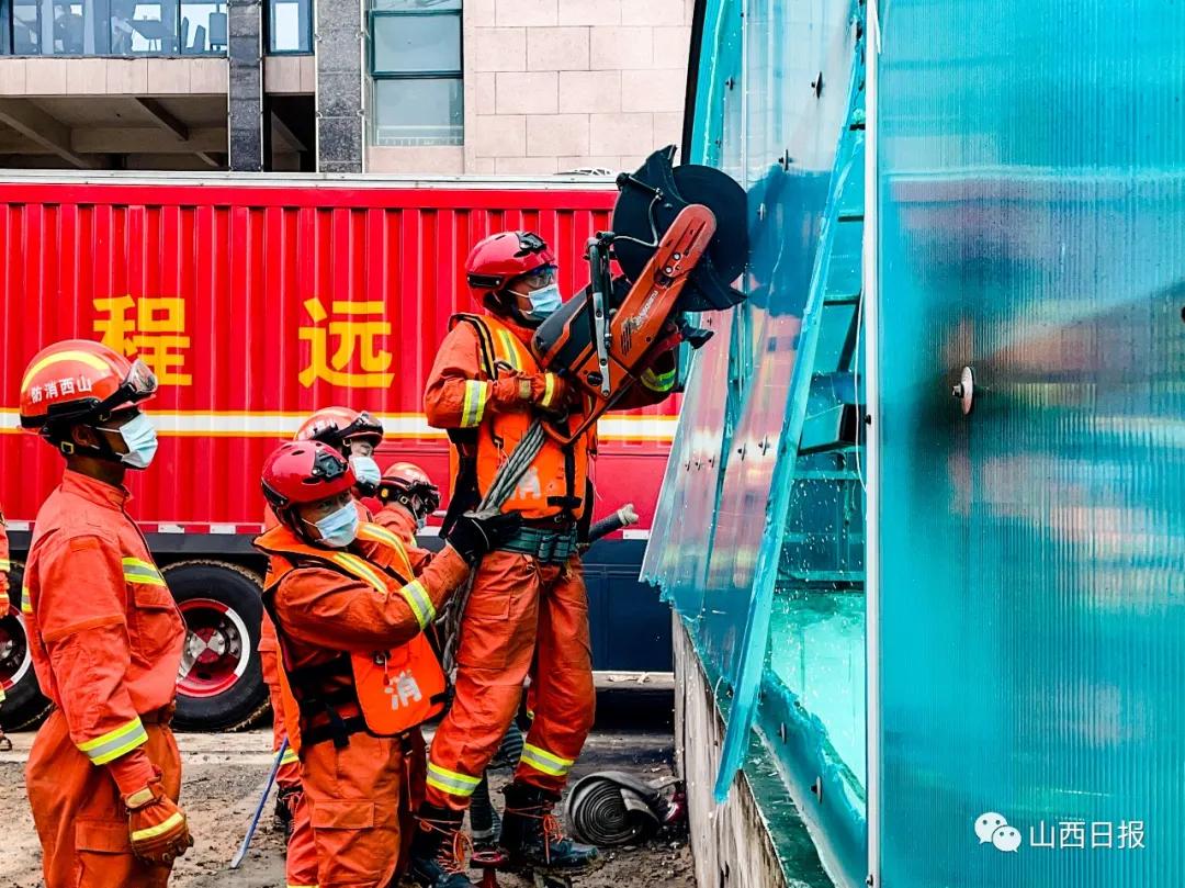 一个半小时排水10吨！山西防火在河南展开抢险救援