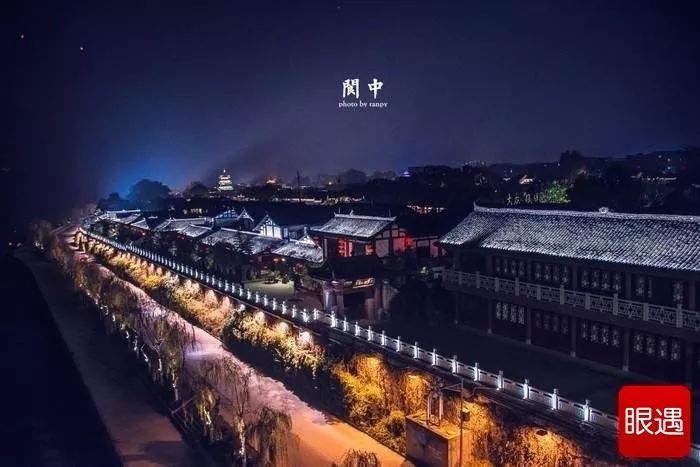 看重庆洪崖洞夜景去哪里,看重庆洪崖洞朝天门夜景最佳位置