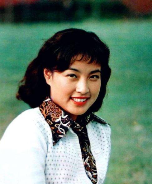 刘晓庆的狗血情史，靠美貌征服了8个男人，强势随意导致婚姻坎坷