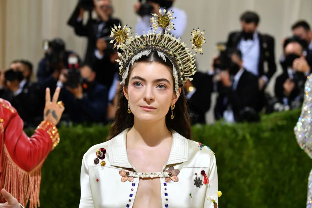 谷爱凌metgala红毯2021,红毯经典造型metgala