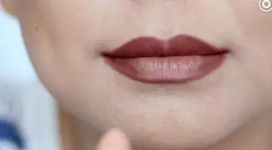 女生涂口红和不涂的区分,女生涂口红和男生涂口红