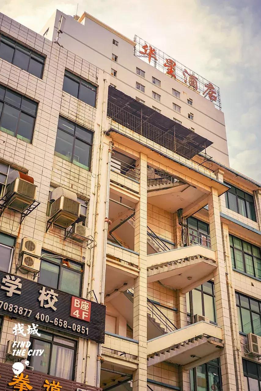 课堂之外，曾经的“坏孩子”们究竟跑哪去了？