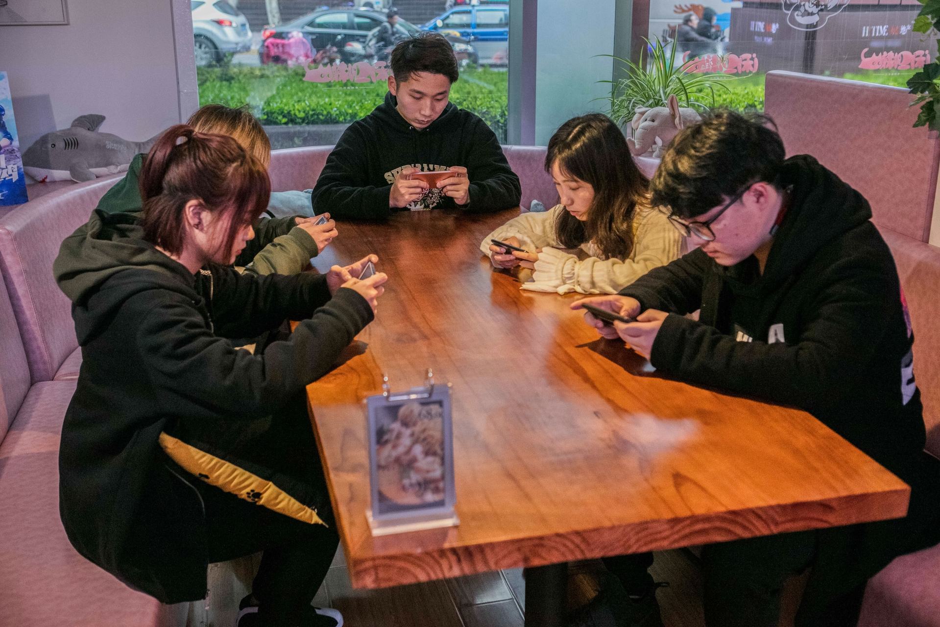 骰王免单！魔都首家粉色轰趴馆来啦，还是思聪、sky开的！